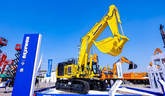 Joulukuussa Kiinan Komatsu-kaivukoneet toimivat 108 tuntia, kasvua 19,5 % vuotta aiemmasta; Myös neljällä muulla alueella oli positiivista kasvua vuotta aiemmasta.